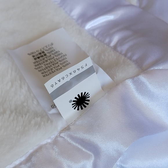 UGG Infant Bixbee and Lovely Blanket - Picture 8 of 9